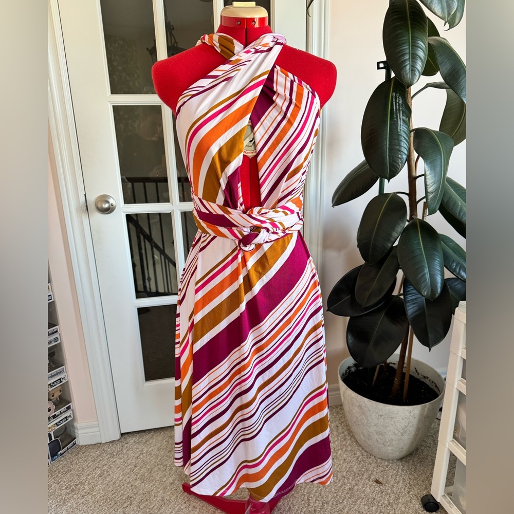 Dress, one size fits many. Convertible style